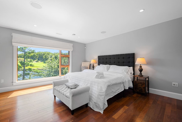 Lakehouse waterfront view