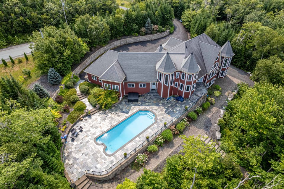 Tranquil Chateau on Moody Lake, Williamswood