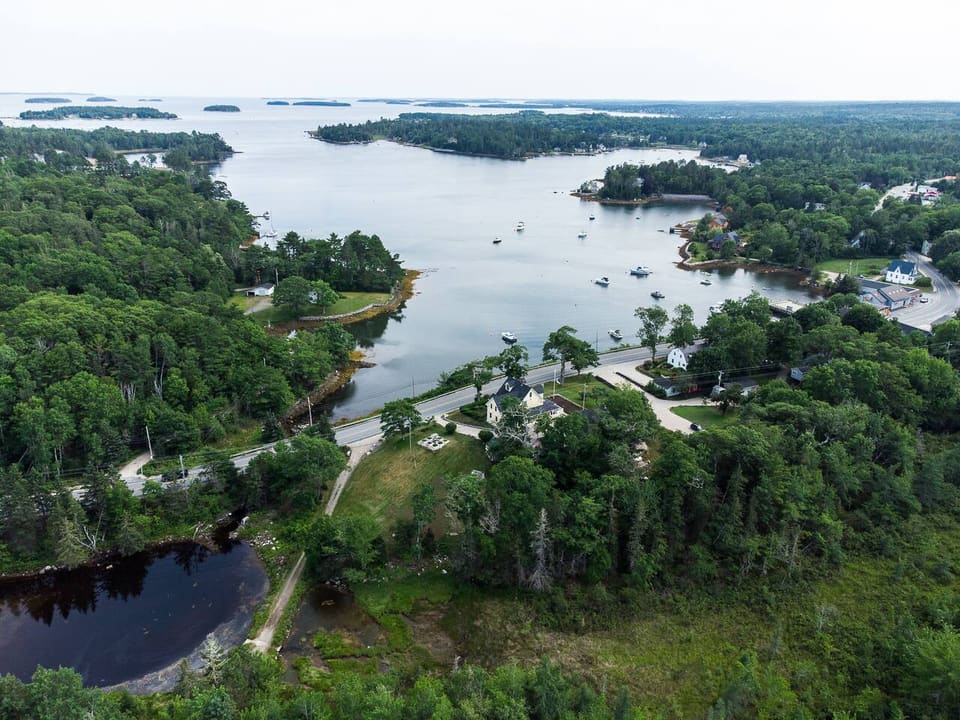 The Oaks Seaside Retreat, waterfront home in Chester Basin